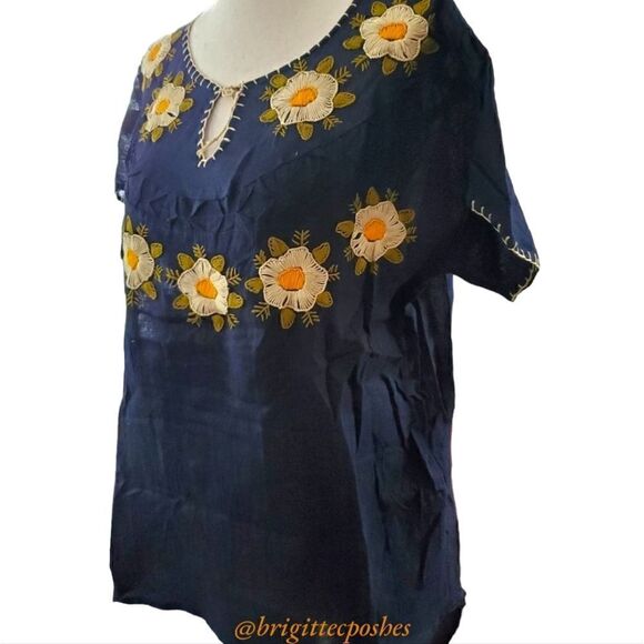 HANDMADE Traditional Embroidered Mexican Blouse - Picture 3 of 12